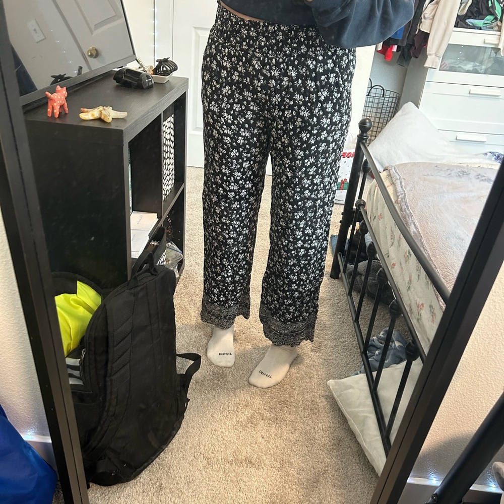 COPY - flown dress pants with a ruffled waist line. Size small.